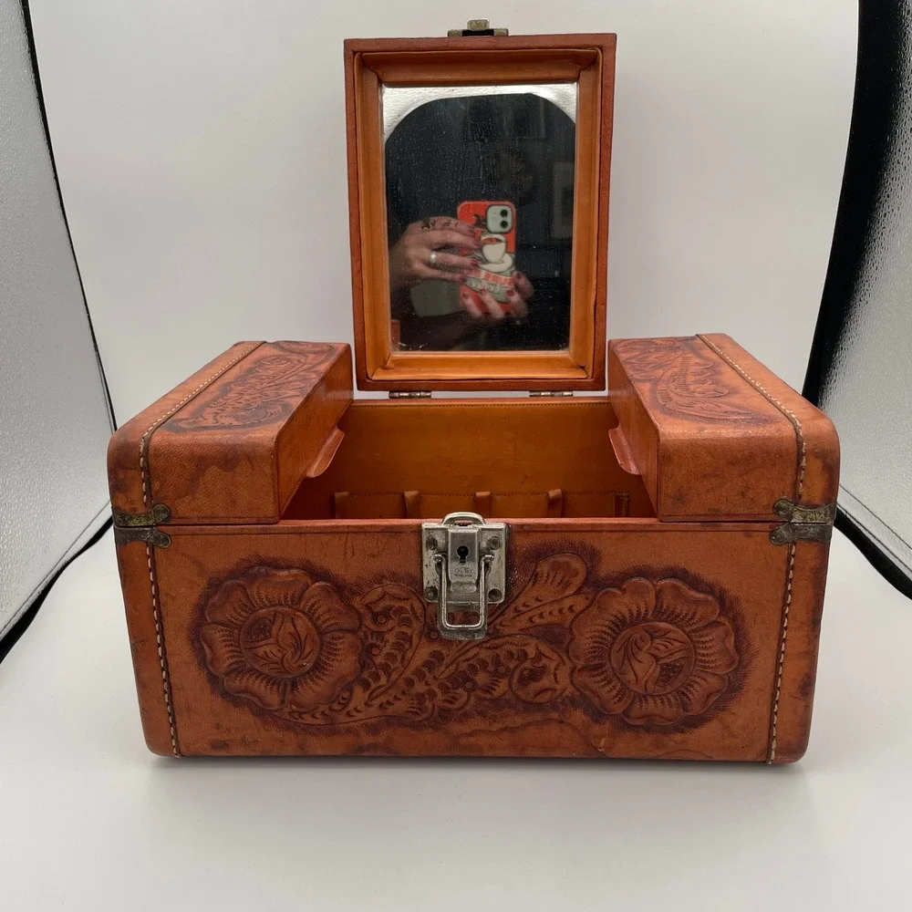 Artmex Tooled Leather Womens Vintage Train Case Vanity Jewelry Box READ